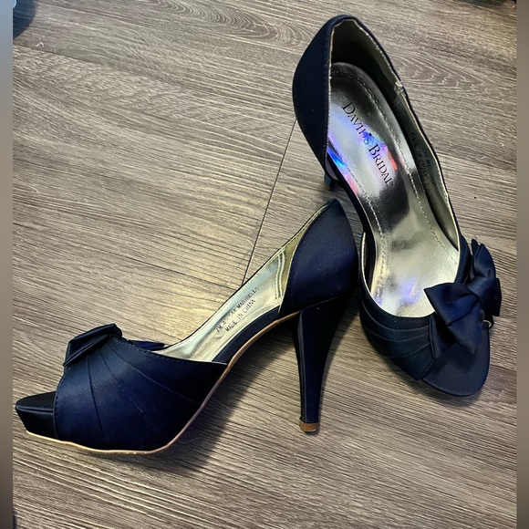 Excellent condition navy heels - Picture 2 of 6